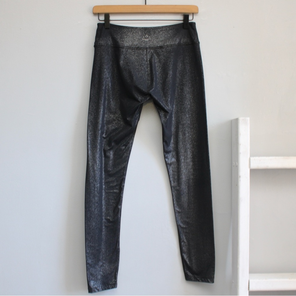 Beyond Yoga Shimmer Essential Black Foil Leggings Size Medium - Picture 4 of 11